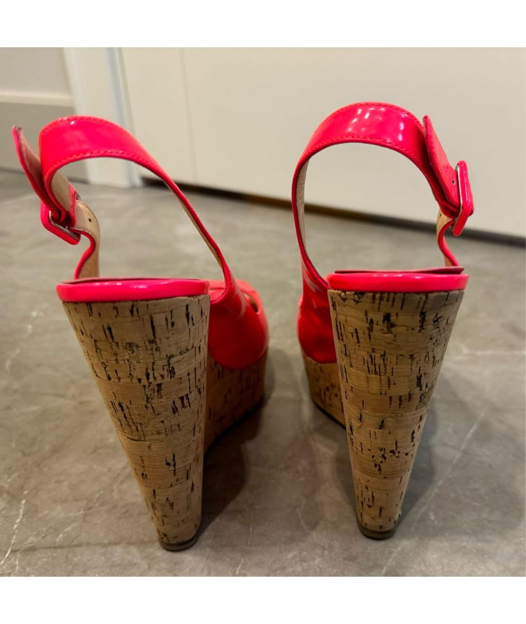 CHRISTIAN LOUBOUTIN Коралловые босоножки, фото 4