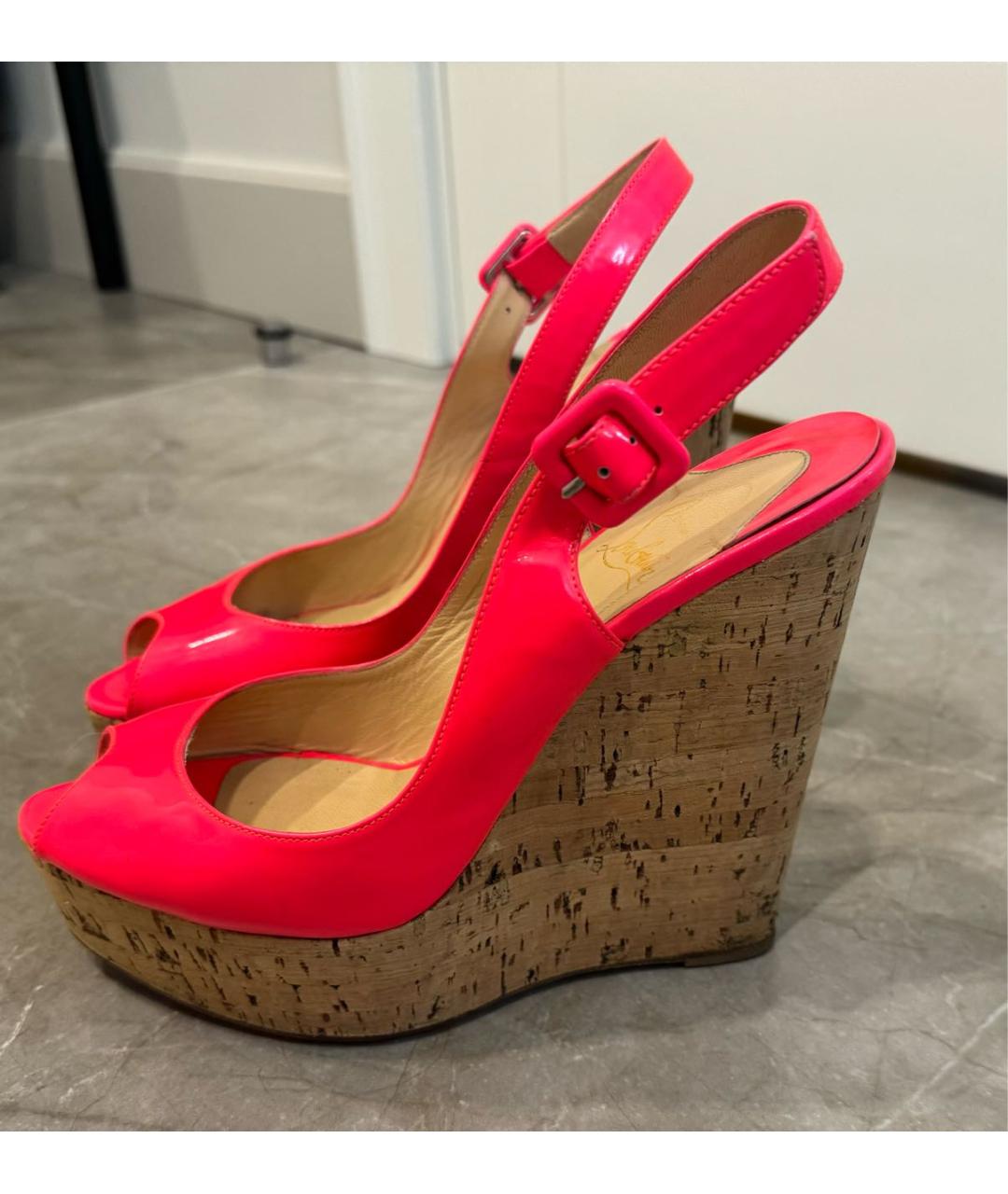 CHRISTIAN LOUBOUTIN Коралловые босоножки, фото 3