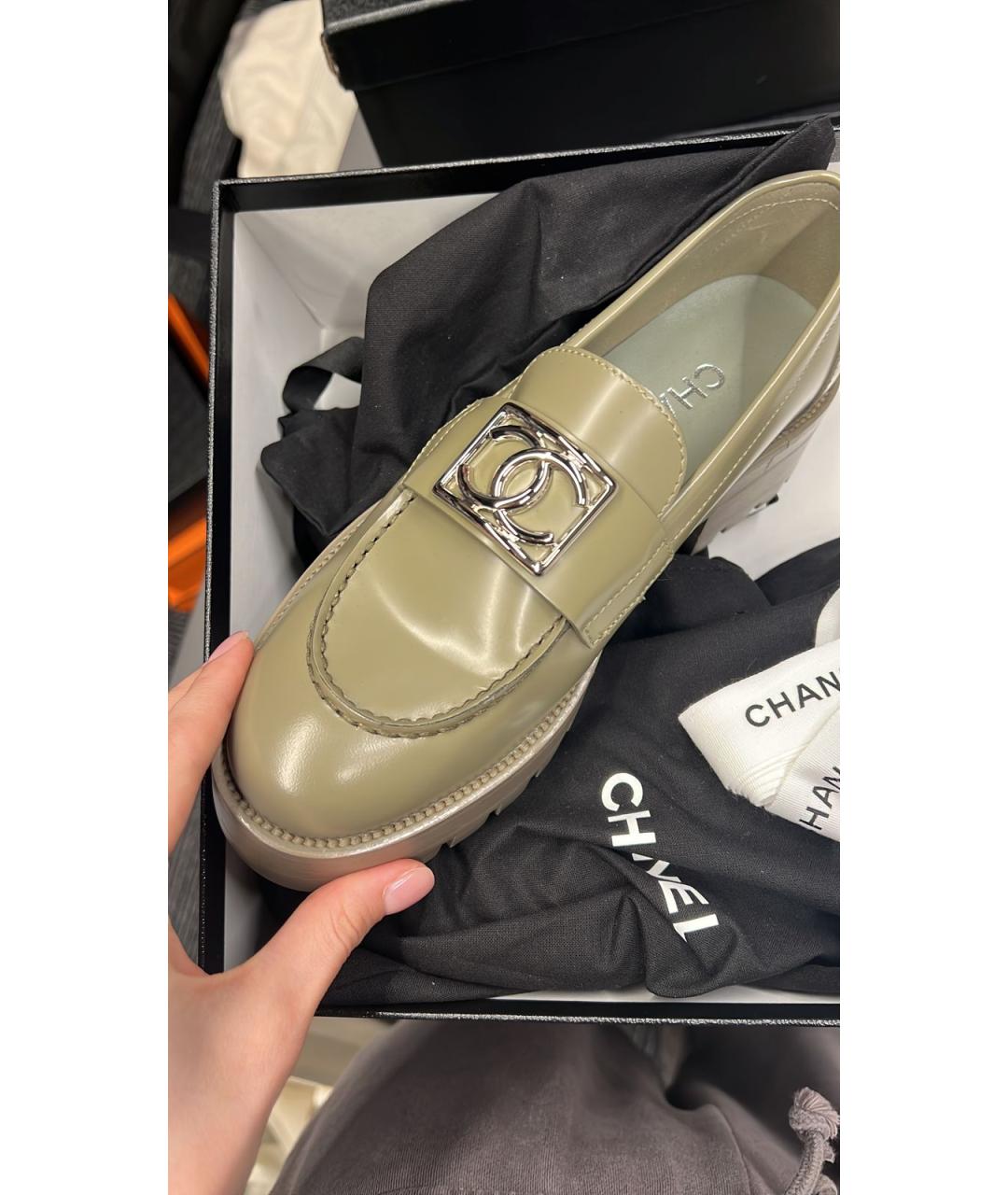 CHANEL PRE-OWNED Хаки кожаные лоферы, фото 5