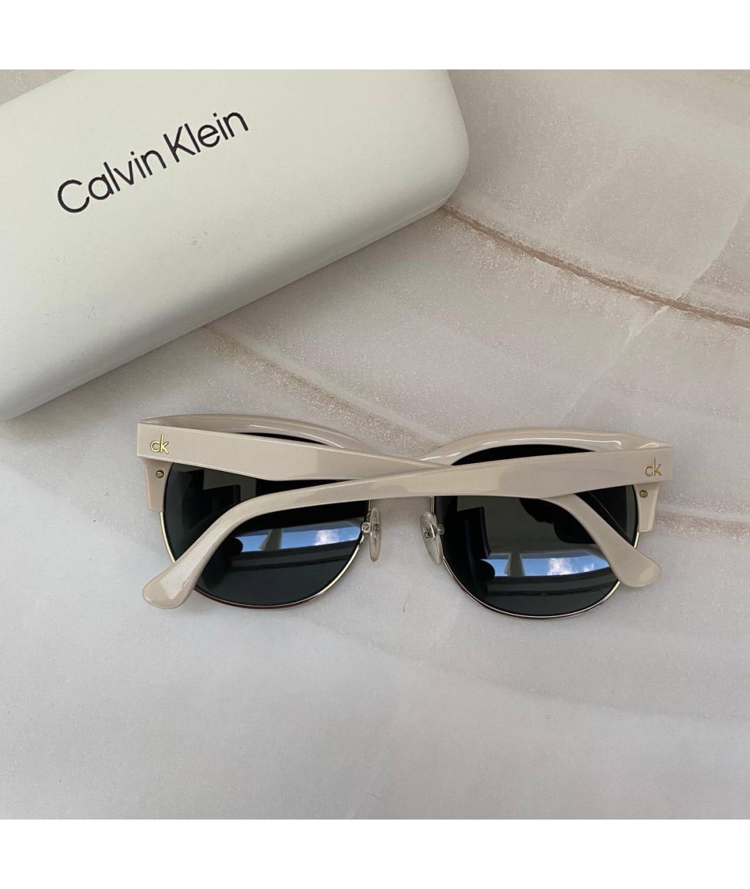 CALVIN KLEIN Бежевые пластиковые солнцезащитные очки, фото 5