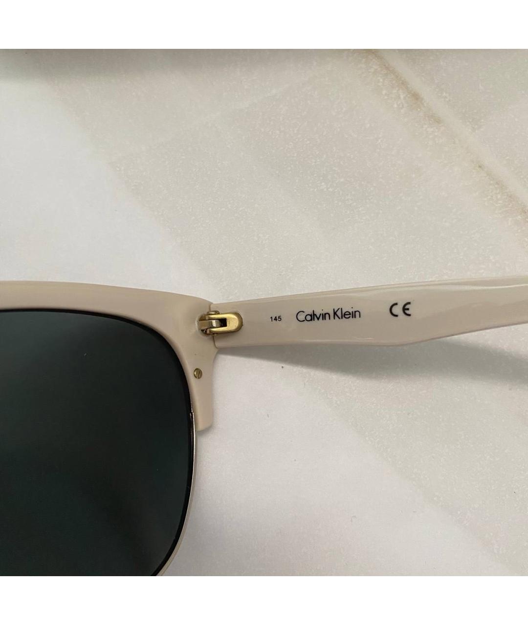 CALVIN KLEIN Бежевые пластиковые солнцезащитные очки, фото 3