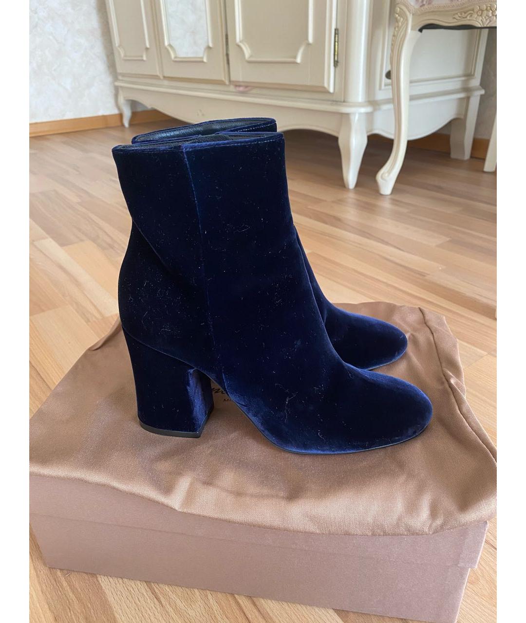 GIANVITO ROSSI Темно-синие бархатные ботильоны, фото 3