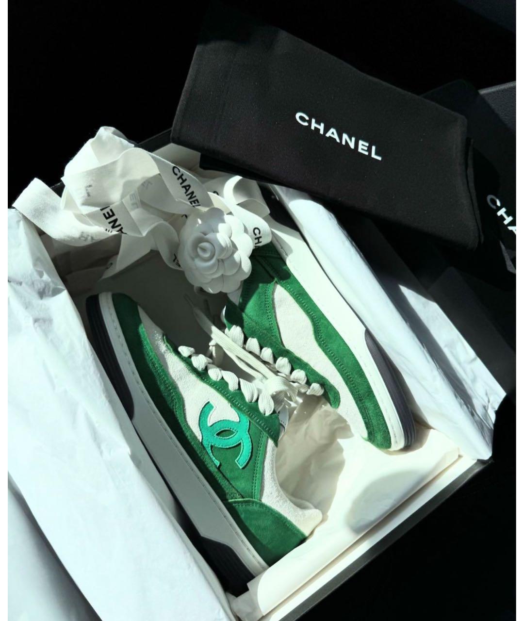 CHANEL PRE-OWNED Зеленые замшевые кроссовки, фото 2