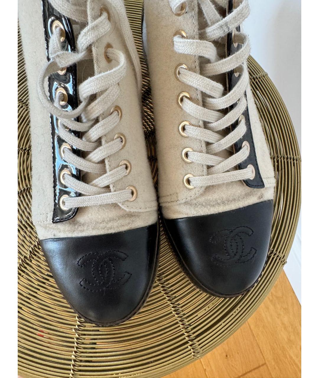 CHANEL PRE-OWNED Бежевые текстильные ботинки, фото 2