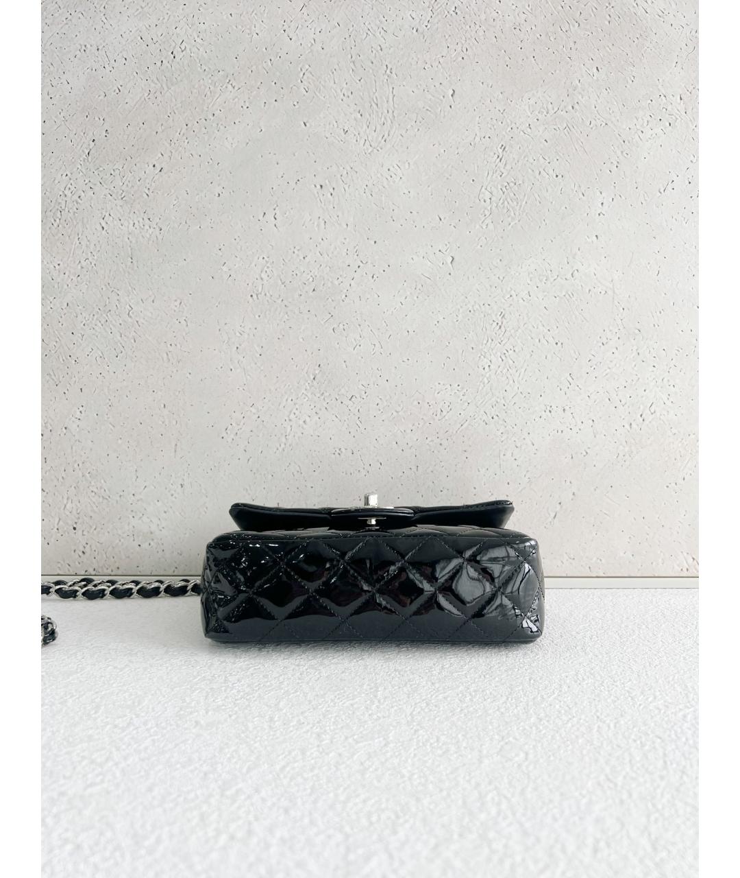 CHANEL Черная сумка через плечо из лакированной кожи, фото 5