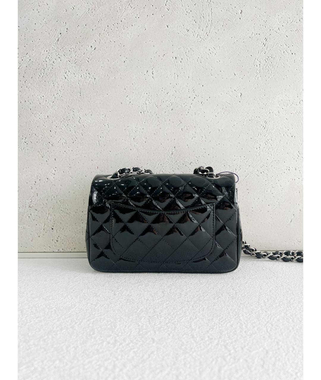 CHANEL Черная сумка через плечо из лакированной кожи, фото 2