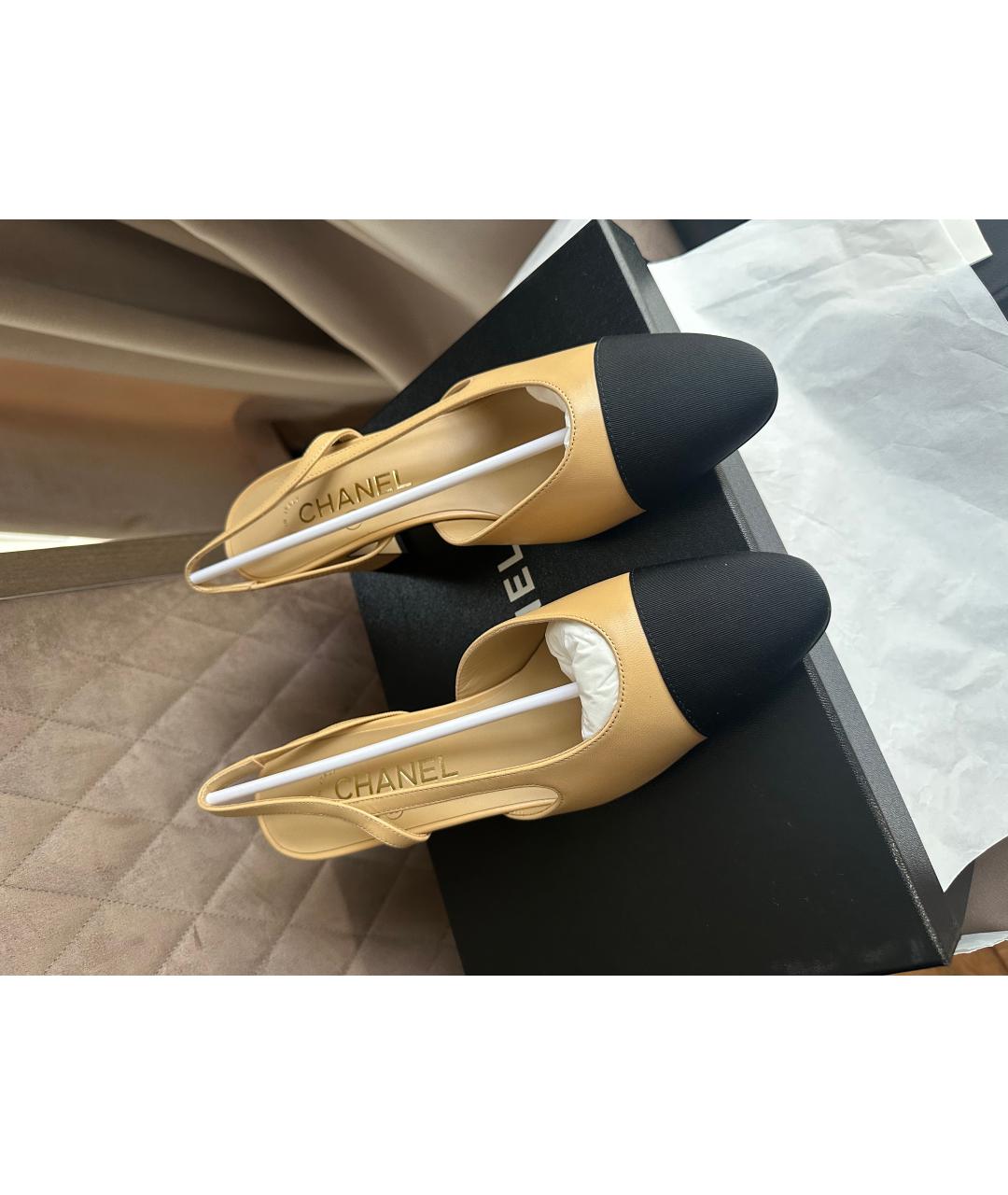 CHANEL PRE-OWNED Бежевые кожаные лодочки на низком каблуке, фото 3