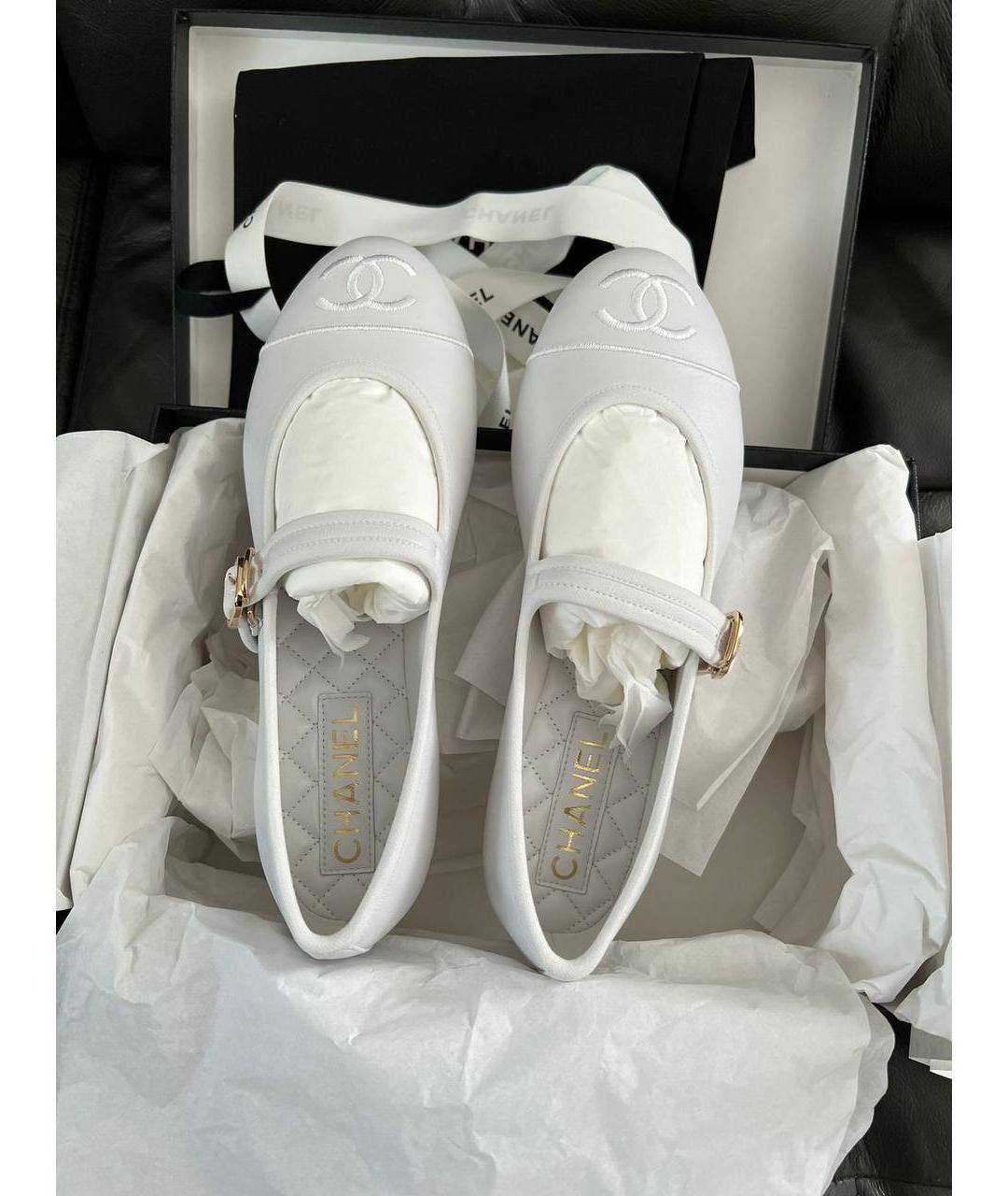 CHANEL PRE-OWNED Белые кожаные балетки, фото 2