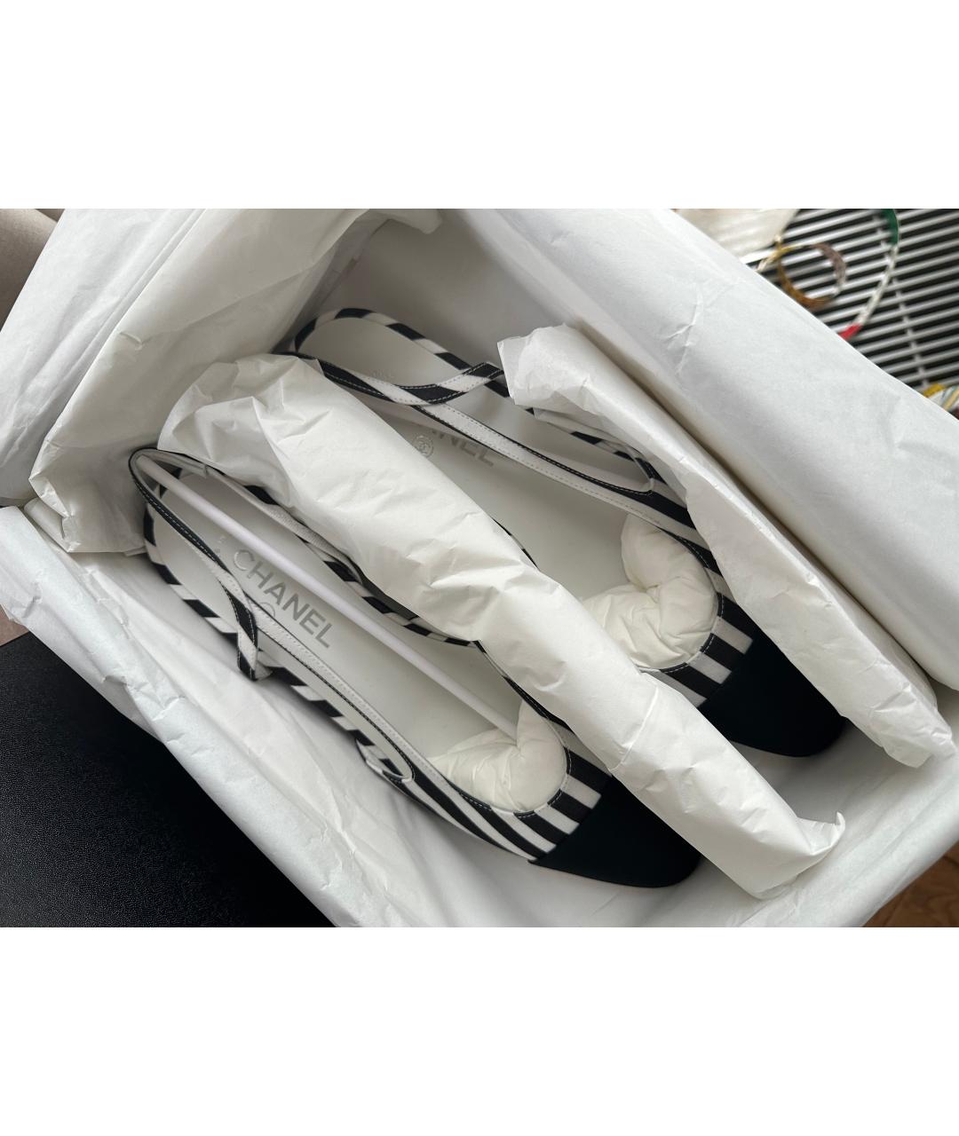 CHANEL PRE-OWNED Белые текстильные лодочки на низком каблуке, фото 2