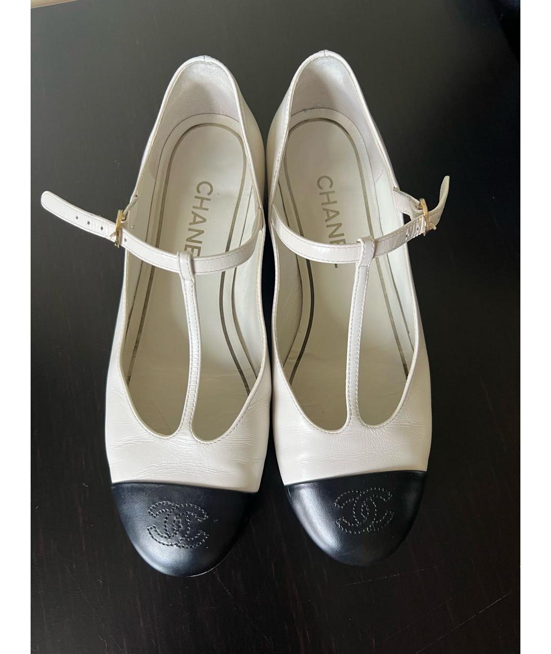 CHANEL PRE-OWNED Белые кожаные туфли, фото 2