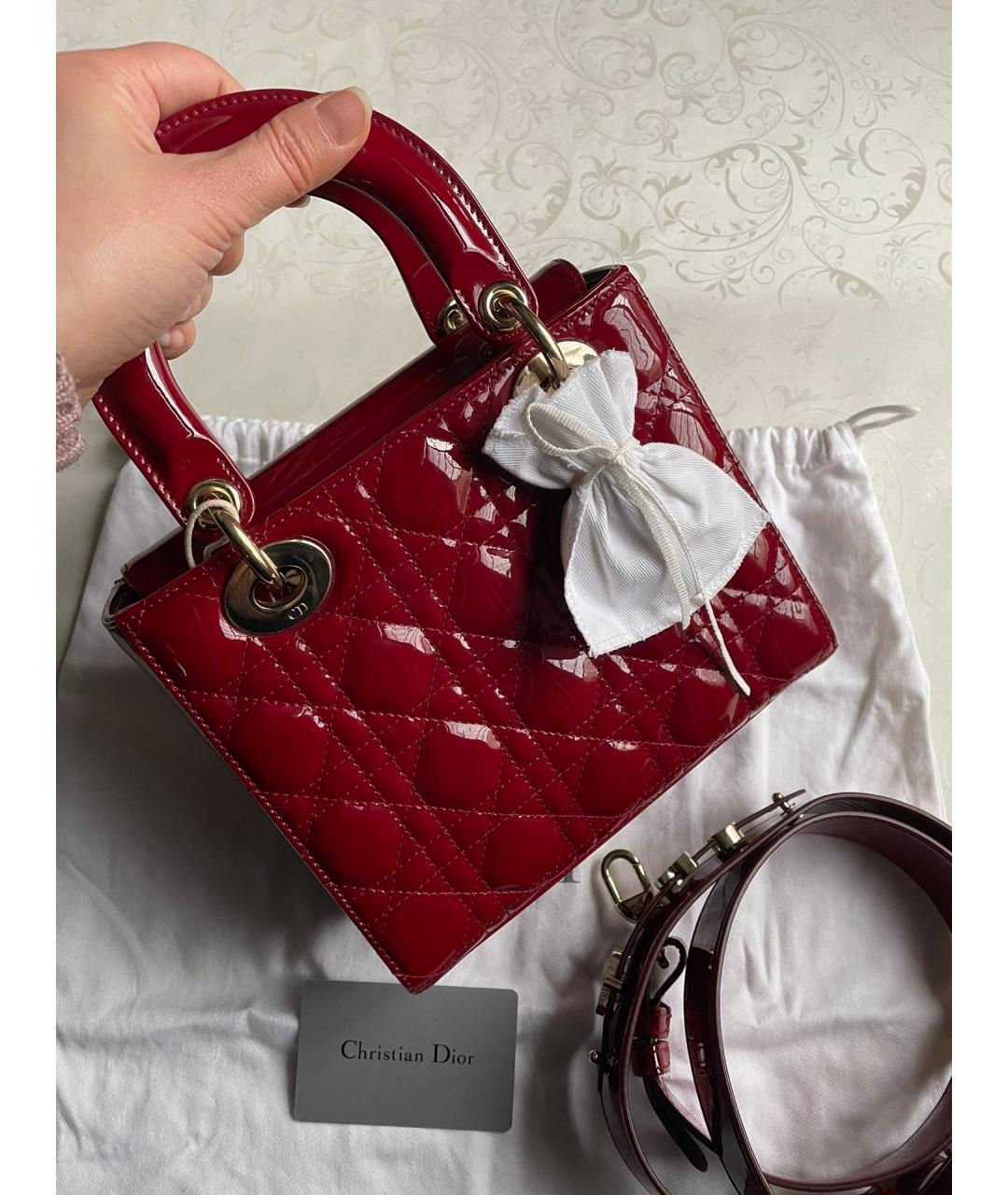 CHRISTIAN DIOR PRE-OWNED Красная сумка с короткими ручками из лакированной кожи, фото 2