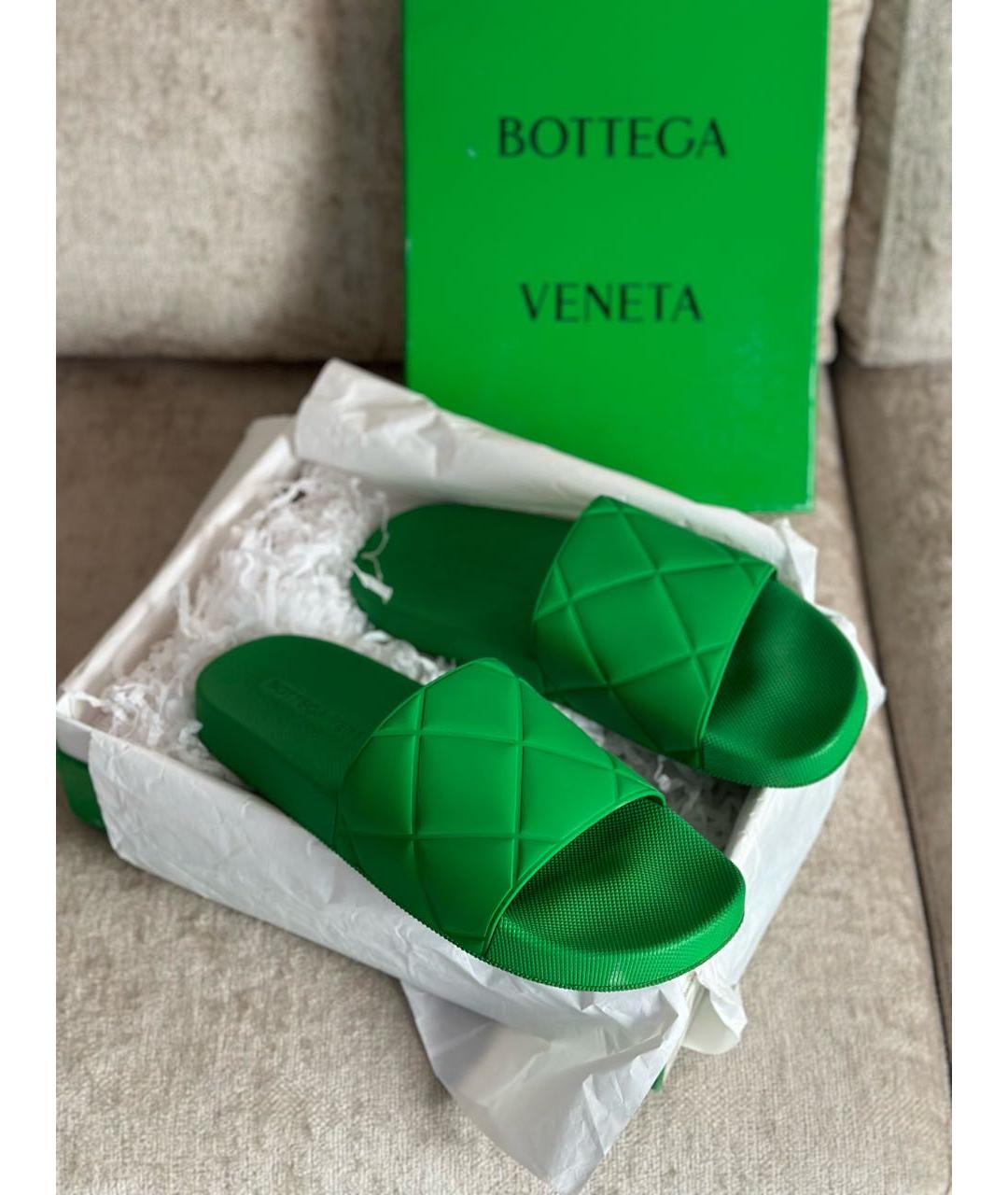 BOTTEGA VENETA Зеленые резиновые шлепанцы, фото 2