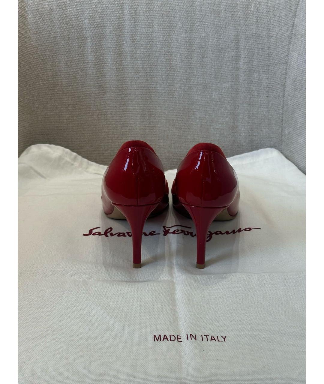 SALVATORE FERRAGAMO Красные туфли из лакированной кожи, фото 4