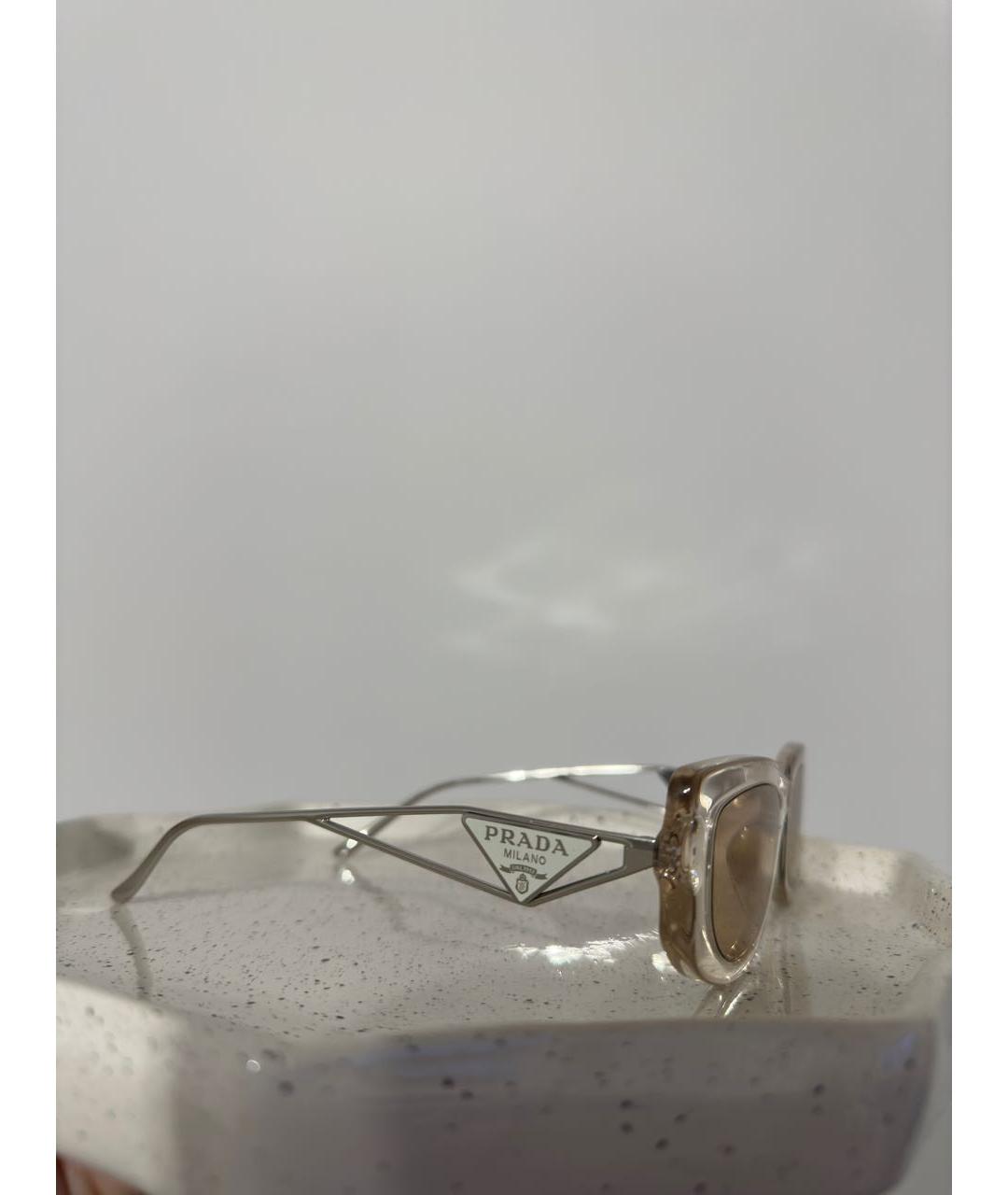 PRADA Бежевые пластиковые солнцезащитные очки, фото 2