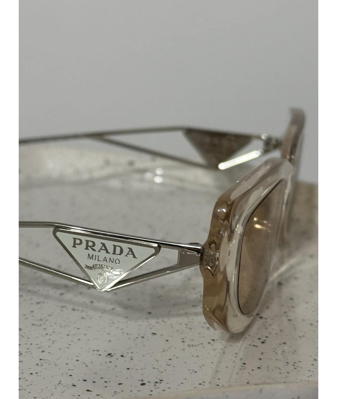 PRADA Бежевые пластиковые солнцезащитные очки, фото 3