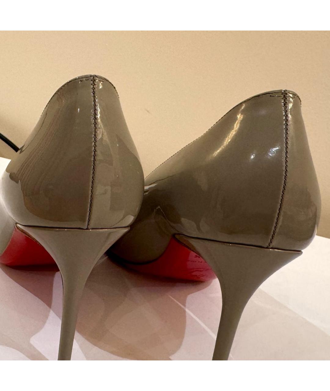 CHRISTIAN LOUBOUTIN Серые туфли из лакированной кожи, фото 3