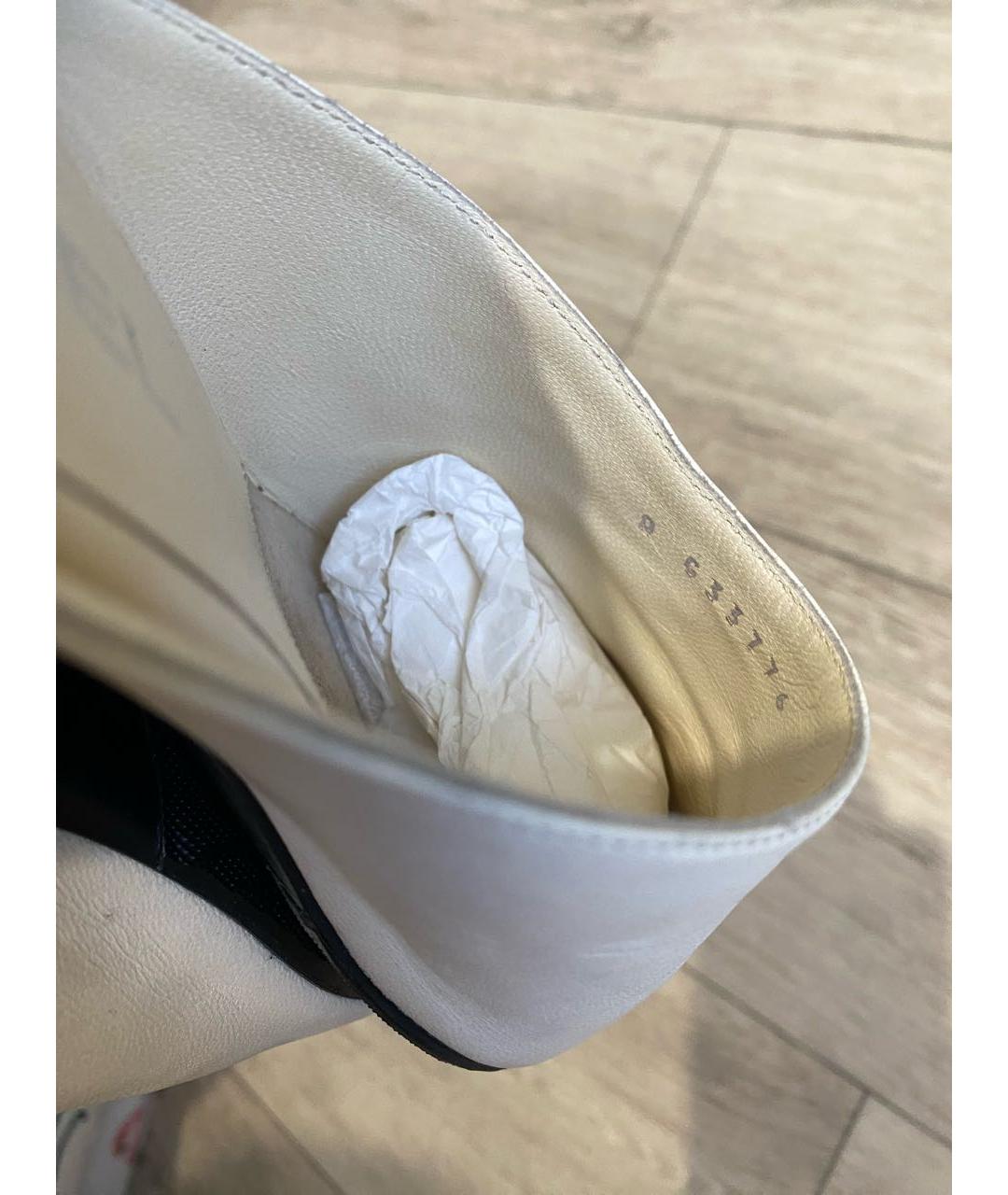 CHANEL PRE-OWNED Белые кожаные мюли, фото 5