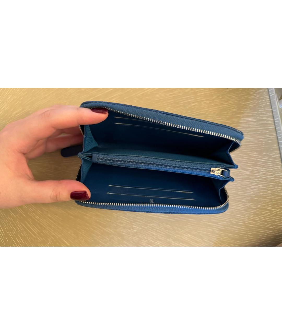 CHANEL PRE-OWNED Синий кожаный кошелек, фото 4