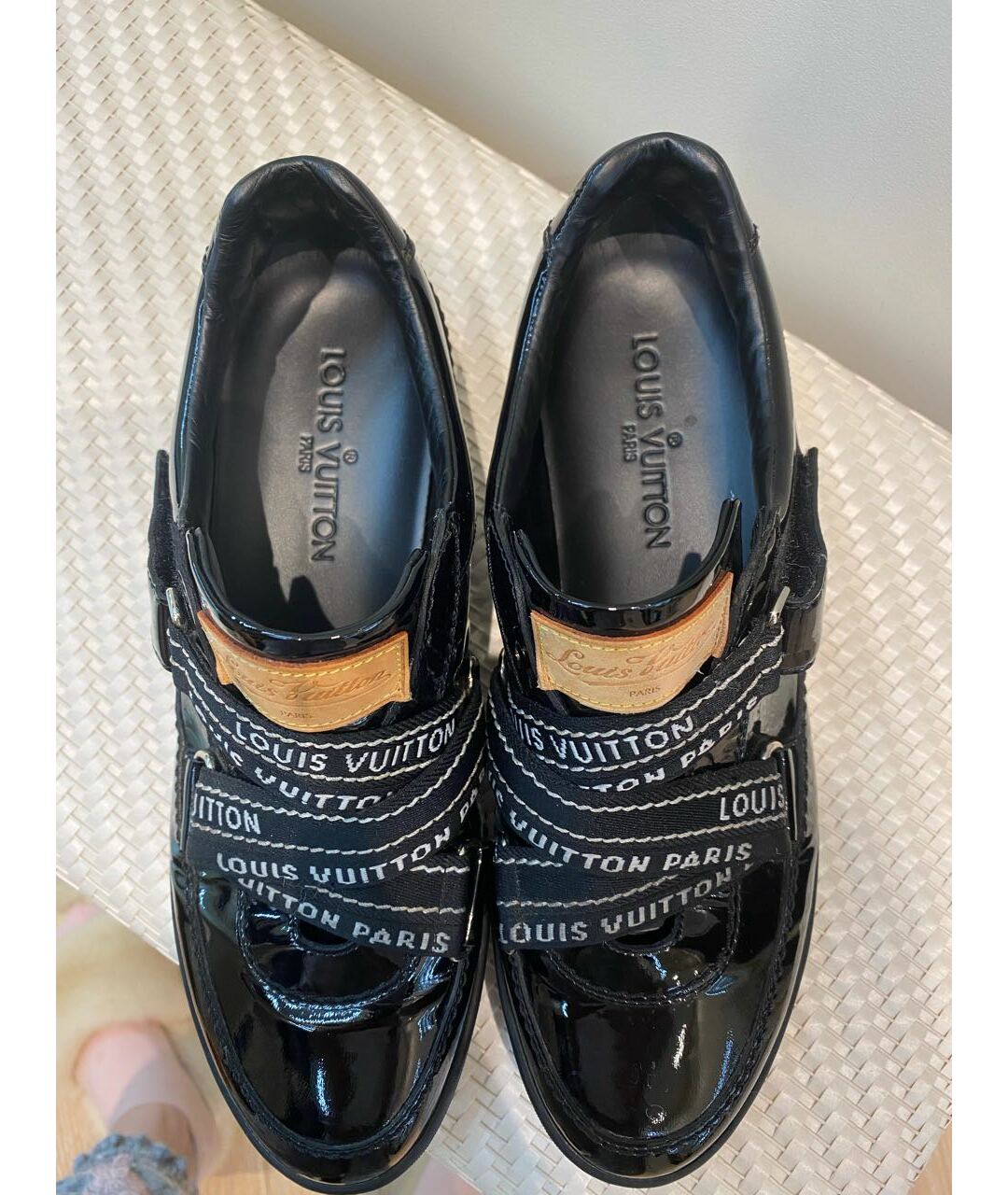LOUIS VUITTON PRE-OWNED Черные кроссовки из лакированной кожи, фото 4