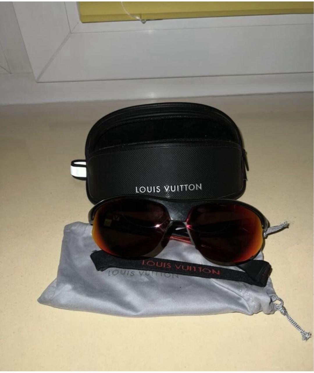 LOUIS VUITTON Антрацитовые пластиковые солнцезащитные очки, фото 5