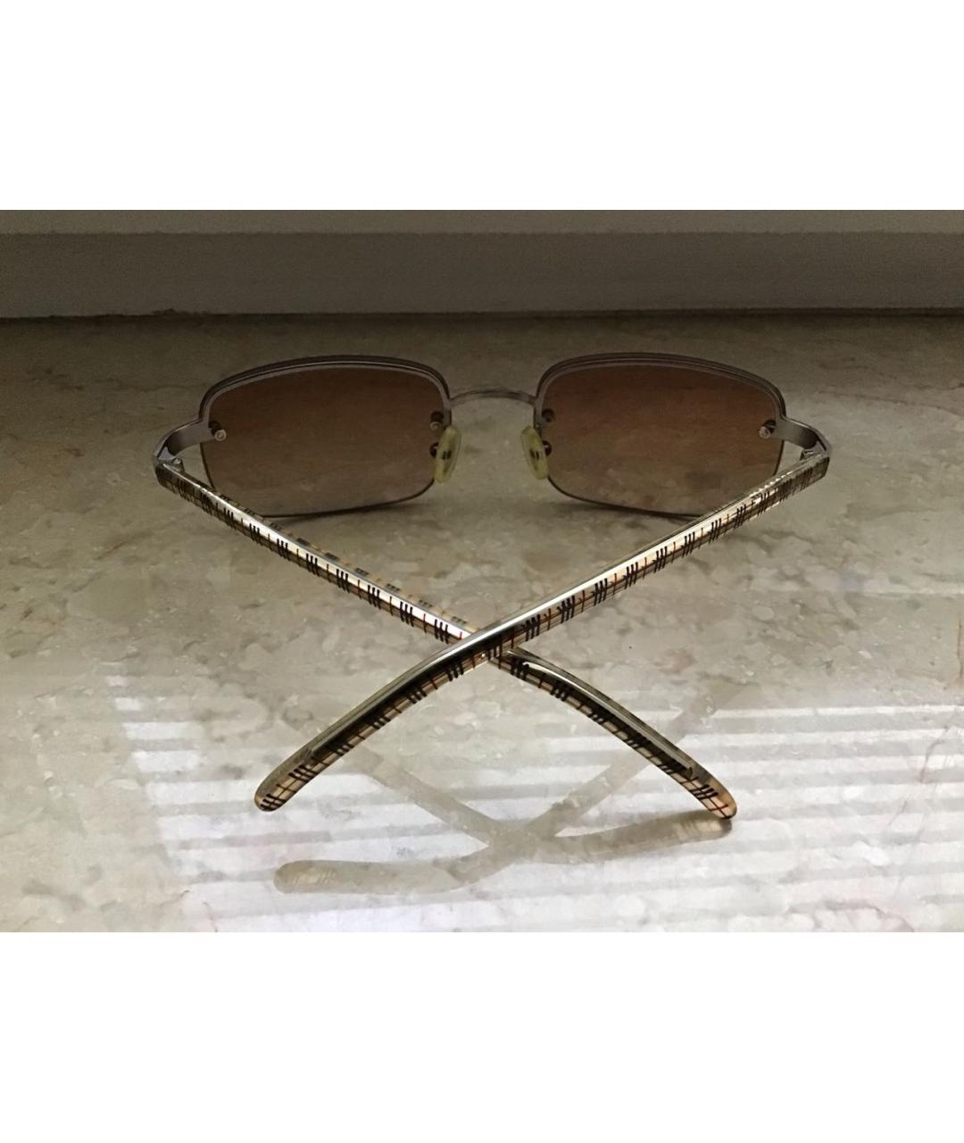 BURBERRY Бежевые пластиковые солнцезащитные очки, фото 4