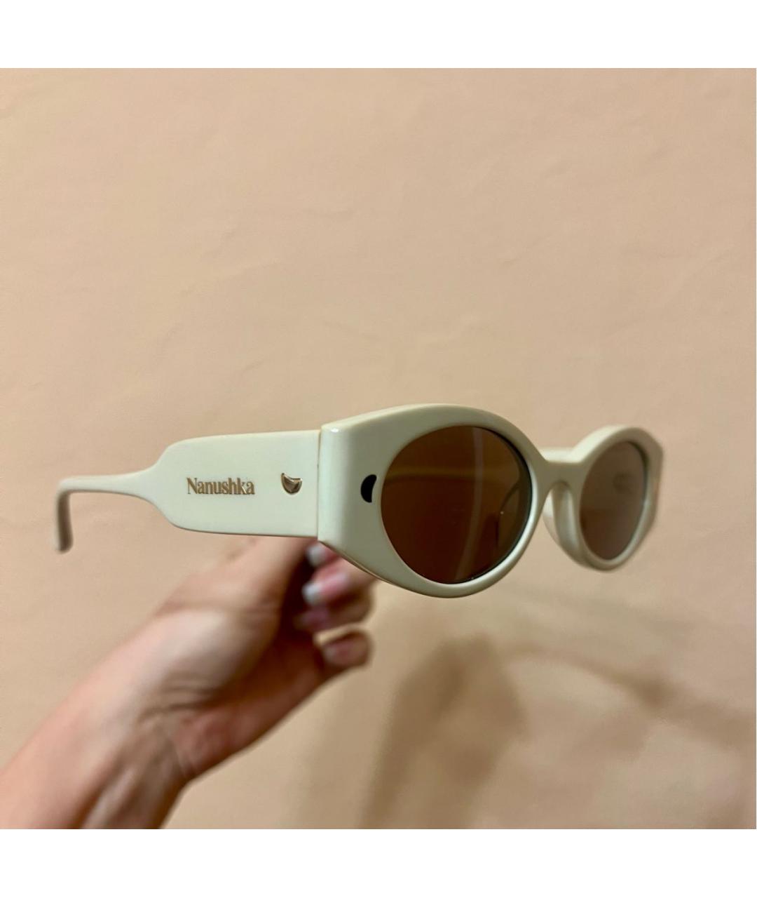 NANUSHKA Бежевые пластиковые солнцезащитные очки, фото 2