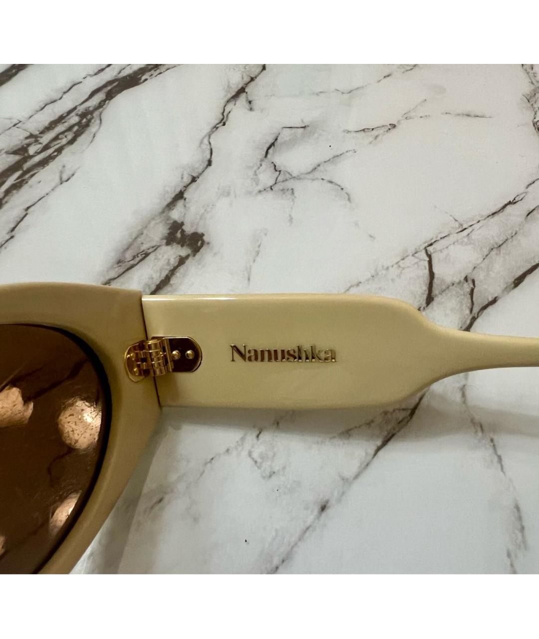 NANUSHKA Бежевые пластиковые солнцезащитные очки, фото 7