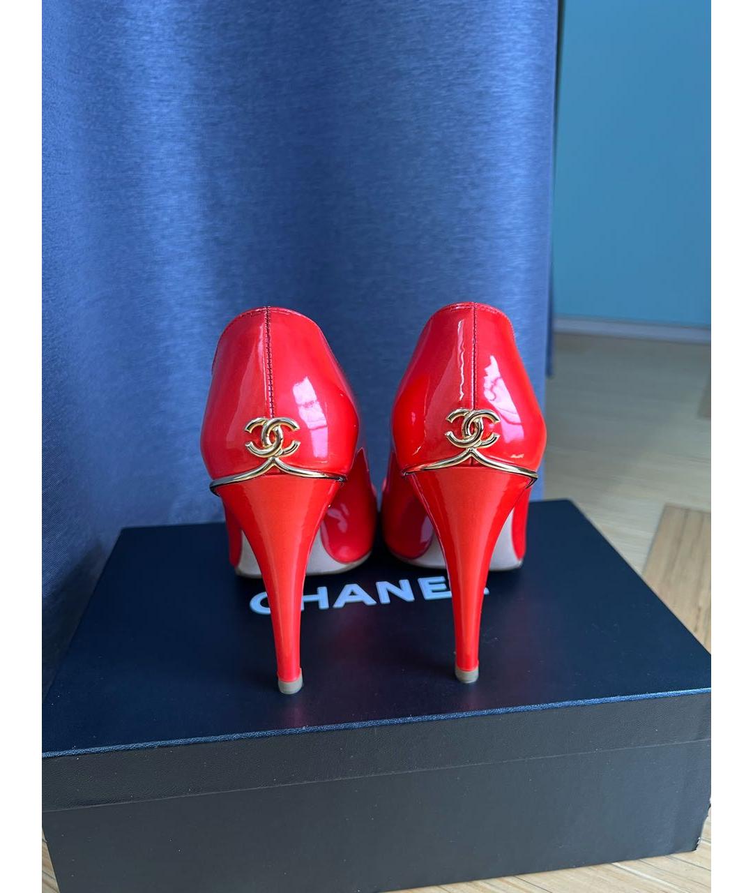 CHANEL PRE-OWNED Красные туфли из лакированной кожи, фото 4