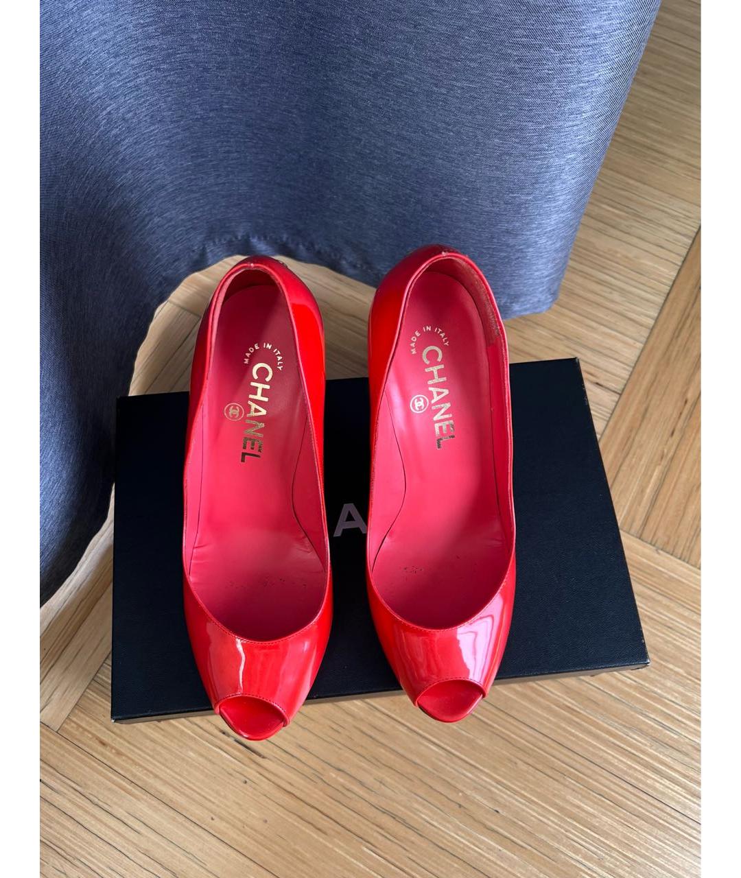 CHANEL PRE-OWNED Красные туфли из лакированной кожи, фото 2