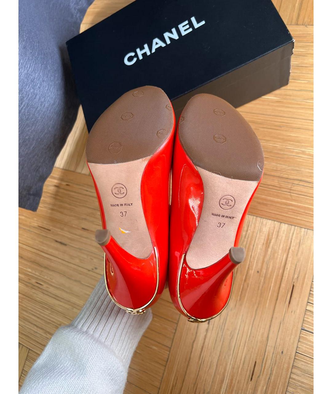 CHANEL PRE-OWNED Красные туфли из лакированной кожи, фото 5