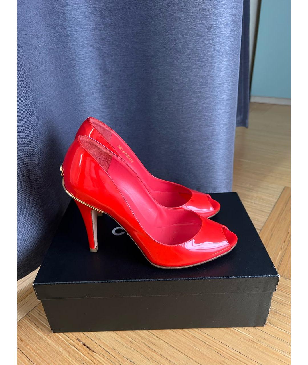 CHANEL PRE-OWNED Красные туфли из лакированной кожи, фото 3