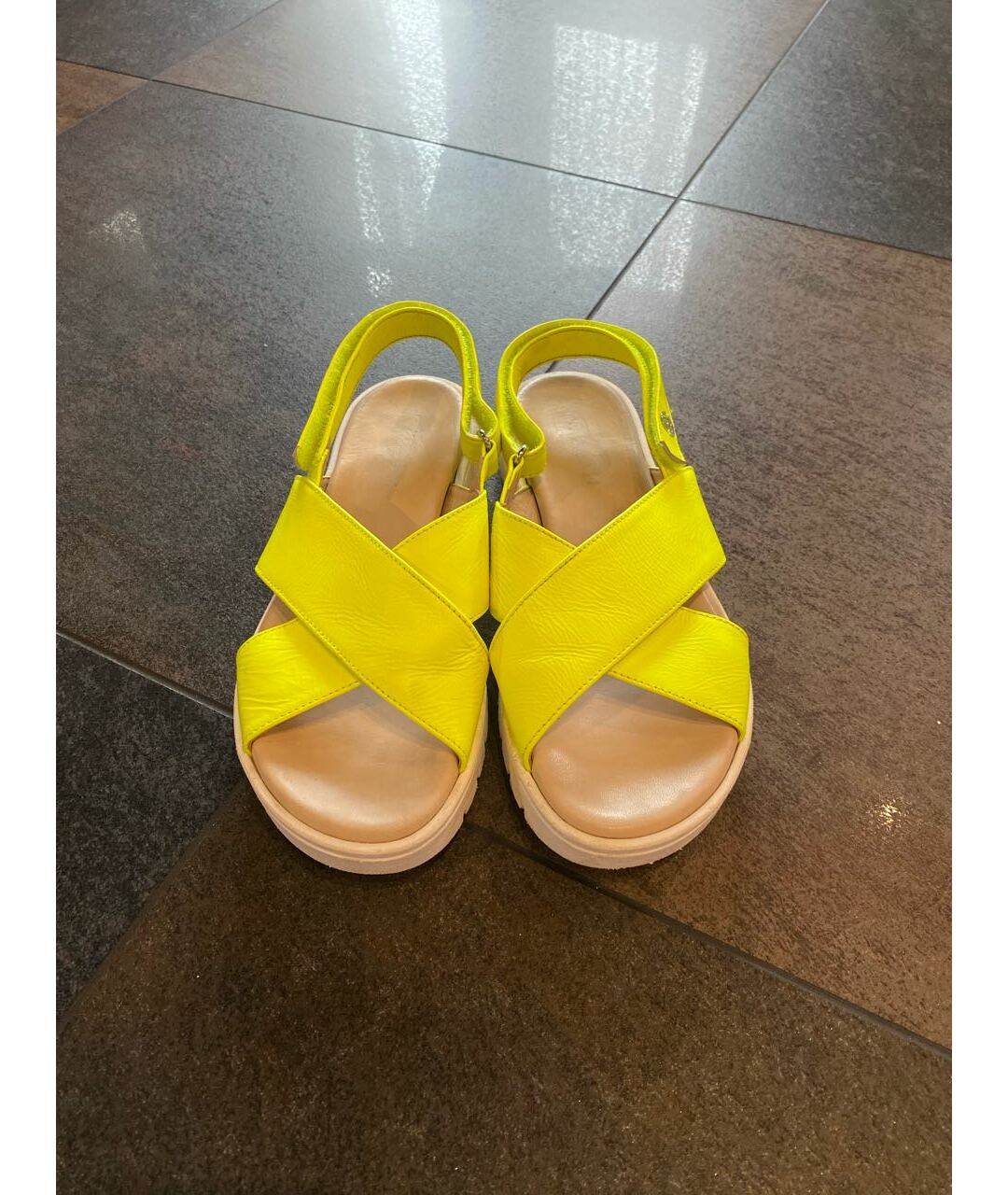 FLORENS Желтые кожаные сандалии и шлепанцы, фото 2