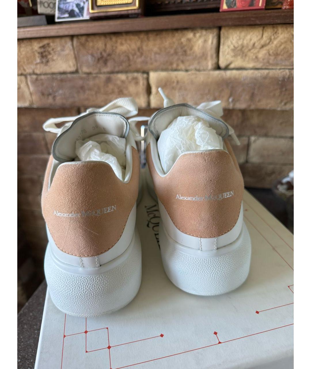 ALEXANDER MCQUEEN Белые кожаные кроссовки, фото 3