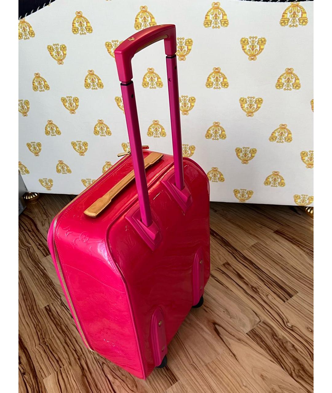 LOUIS VUITTON Розовый чемодан из лакированной кожи, фото 3