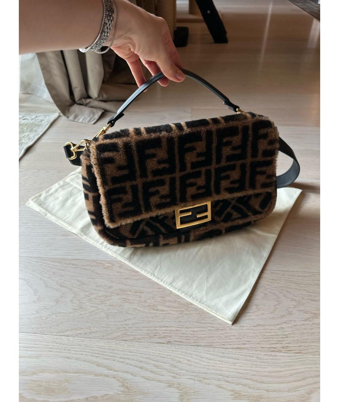 FENDI Коричневая меховая сумка через плечо, фото 2