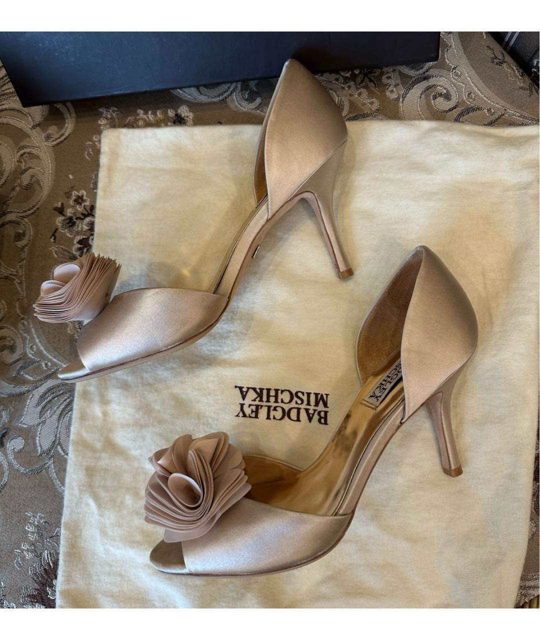 BADGLEY MISCHKA Розовые текстильные свадебные туфли на среднем каблуке, фото 4