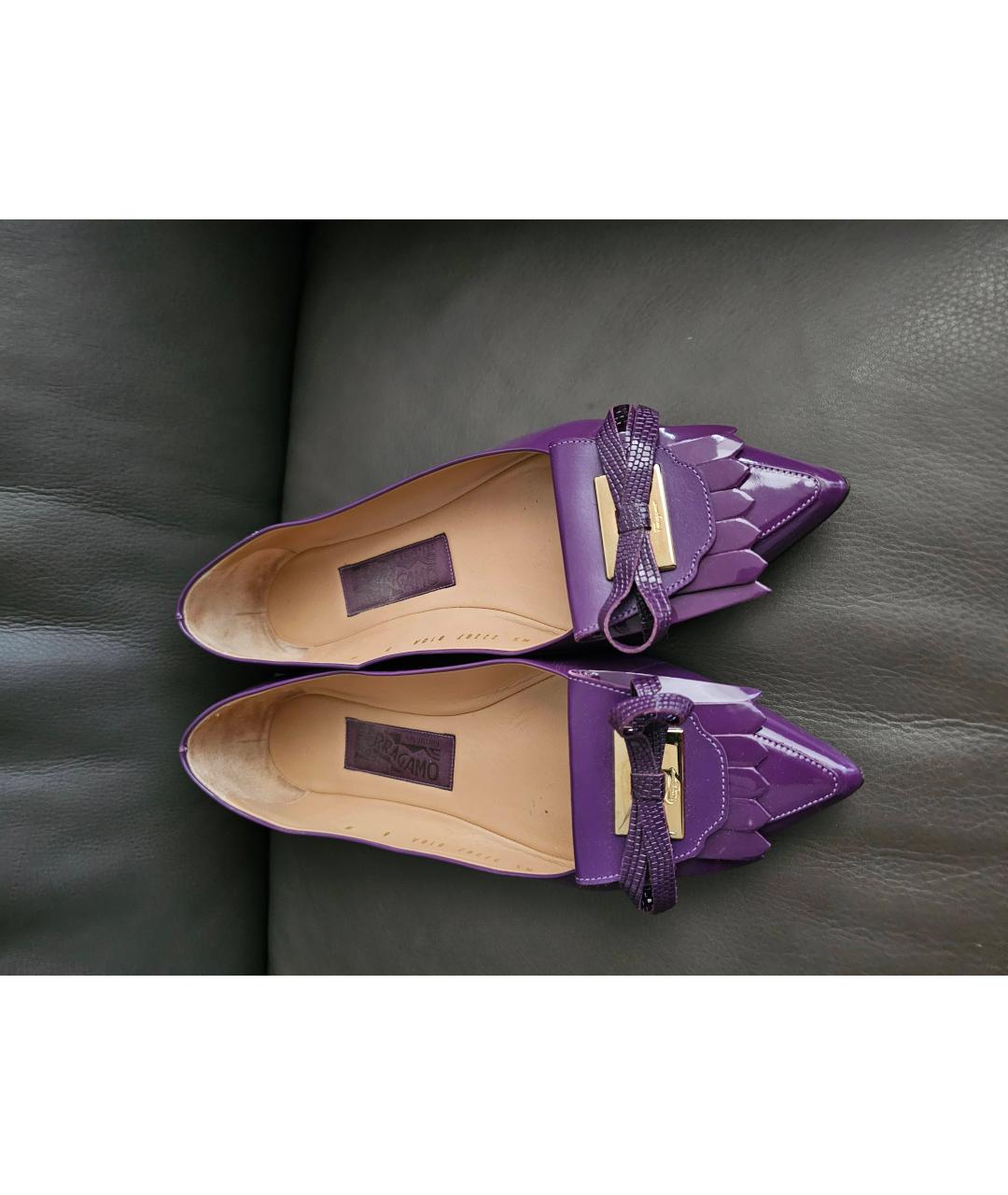 SALVATORE FERRAGAMO Фиолетовые балетки из лакированной кожи, фото 2