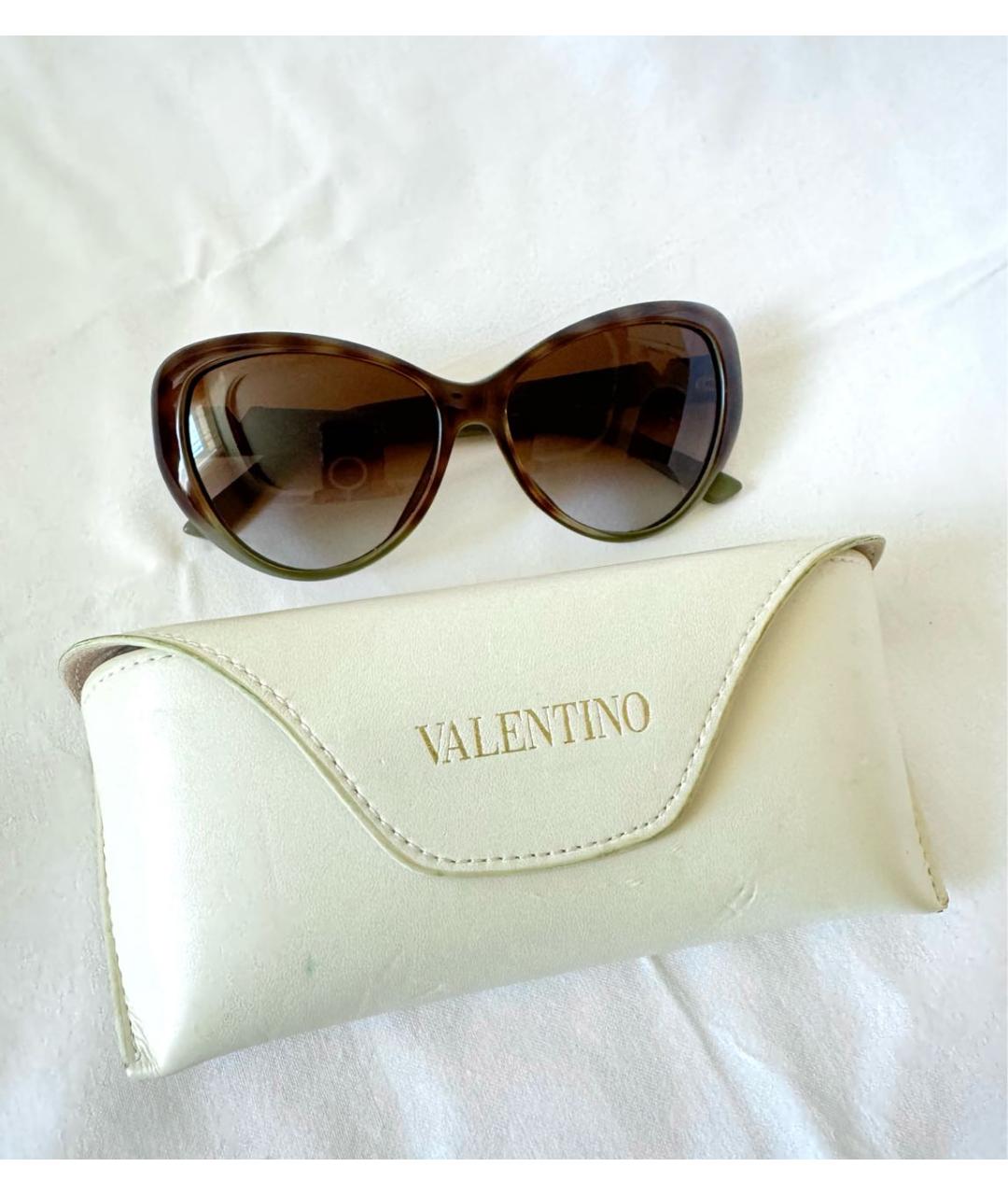 VALENTINO Коричневые пластиковые солнцезащитные очки, фото 3