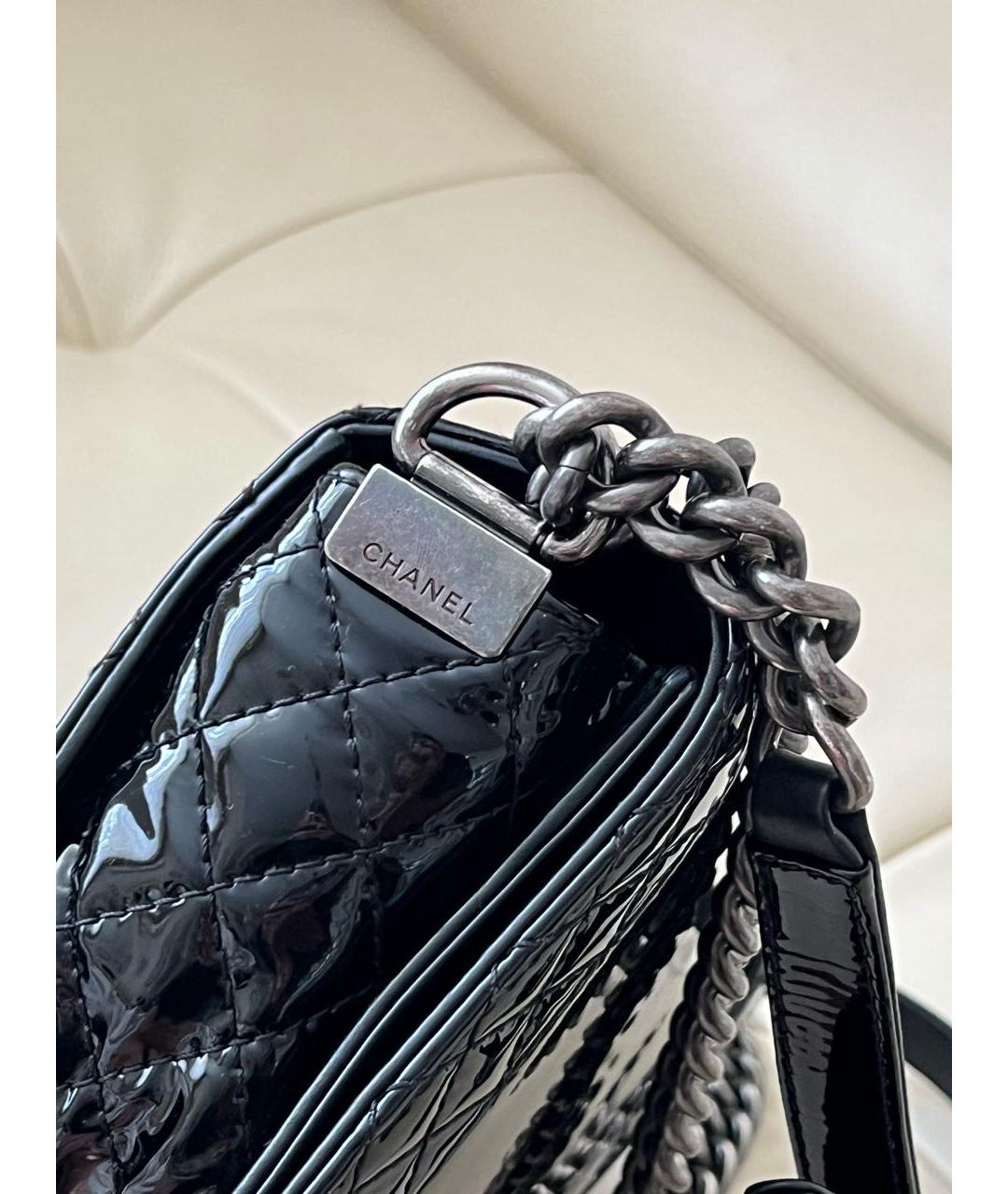 CHANEL PRE-OWNED Черная сумка через плечо из лакированной кожи, фото 8