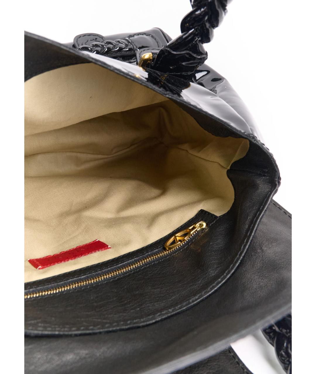 VALENTINO Черная сумка с короткими ручками из лакированной кожи, фото 4