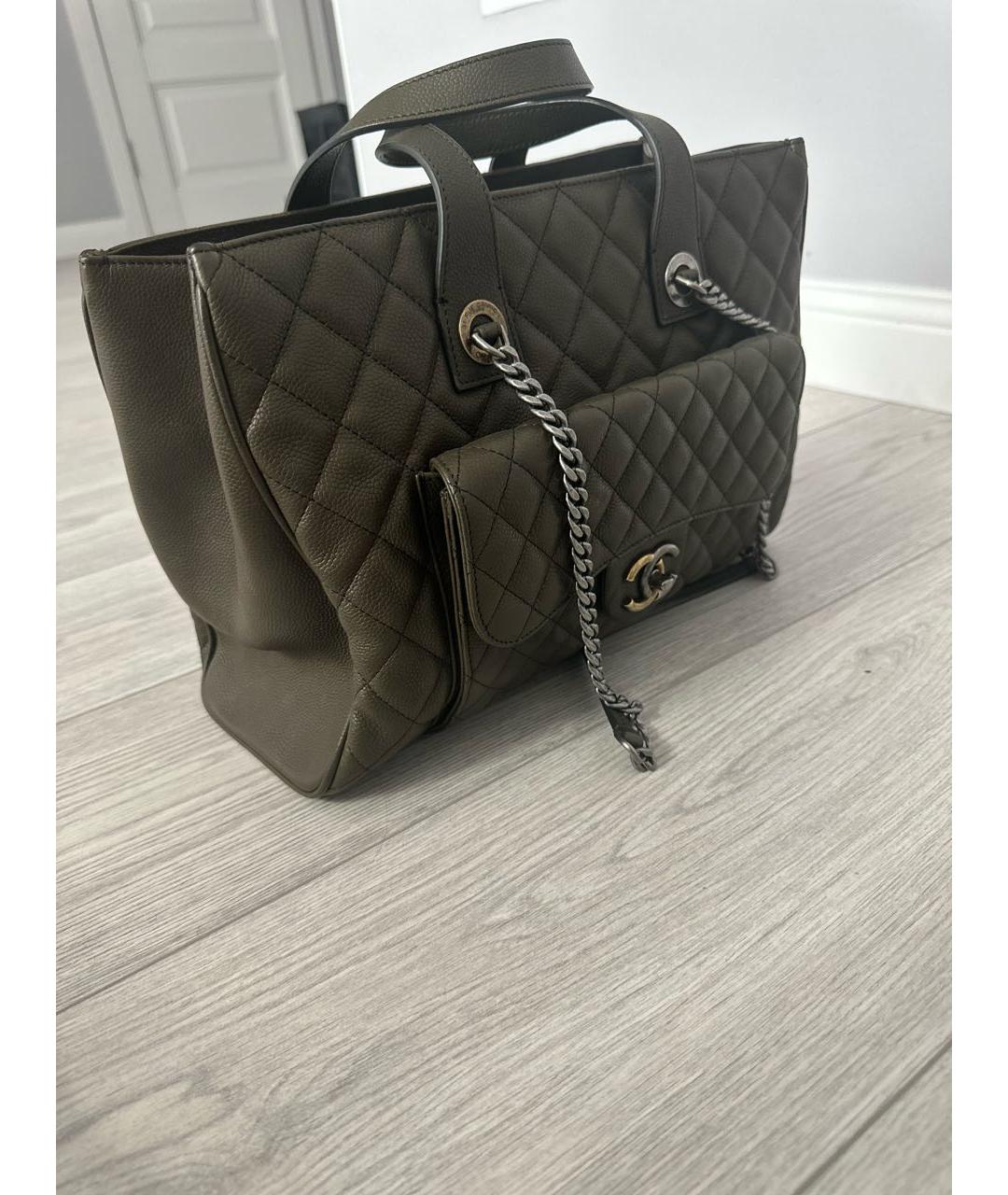 CHANEL PRE-OWNED Хаки кожаная сумка с короткими ручками, фото 2