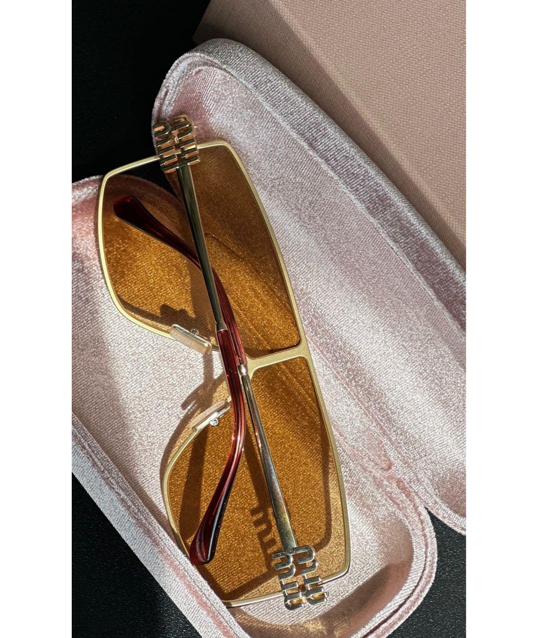 MIU MIU Горчичные металлические солнцезащитные очки, фото 4