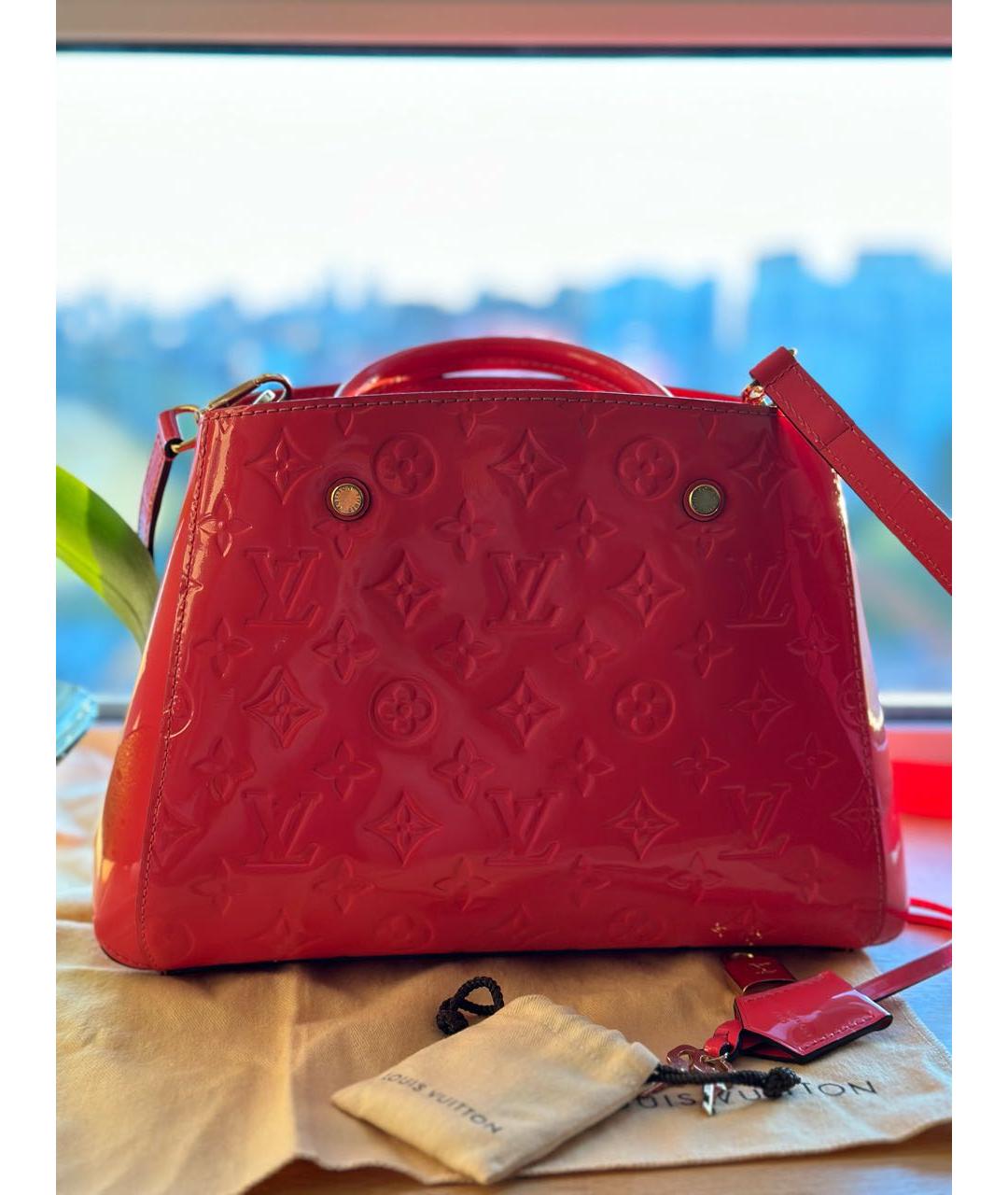 LOUIS VUITTON Коралловая сумка с короткими ручками из лакированной кожи, фото 9