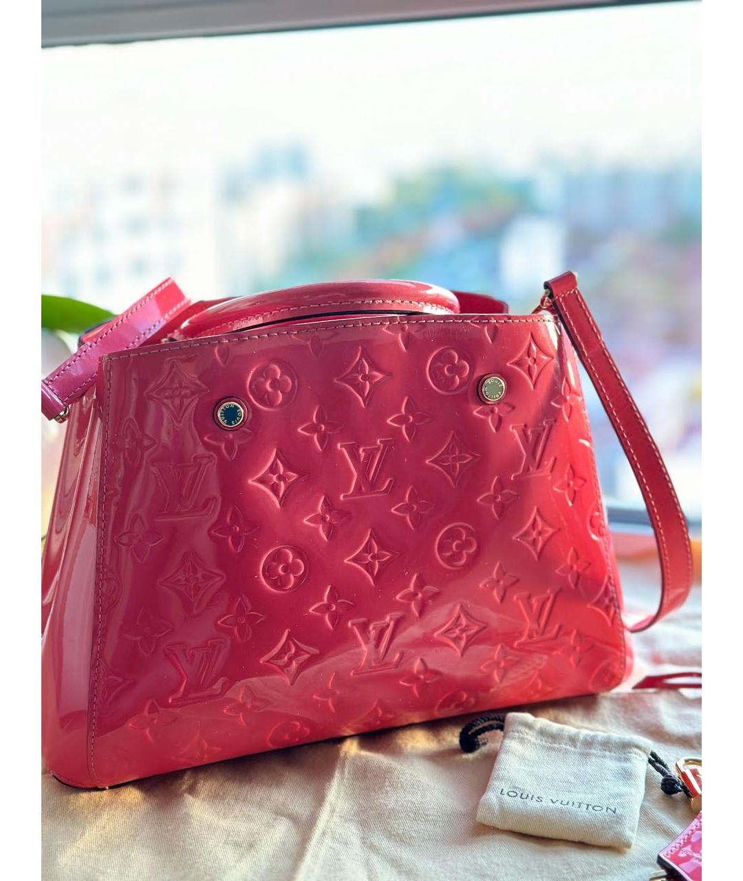 LOUIS VUITTON Коралловая сумка с короткими ручками из лакированной кожи, фото 6