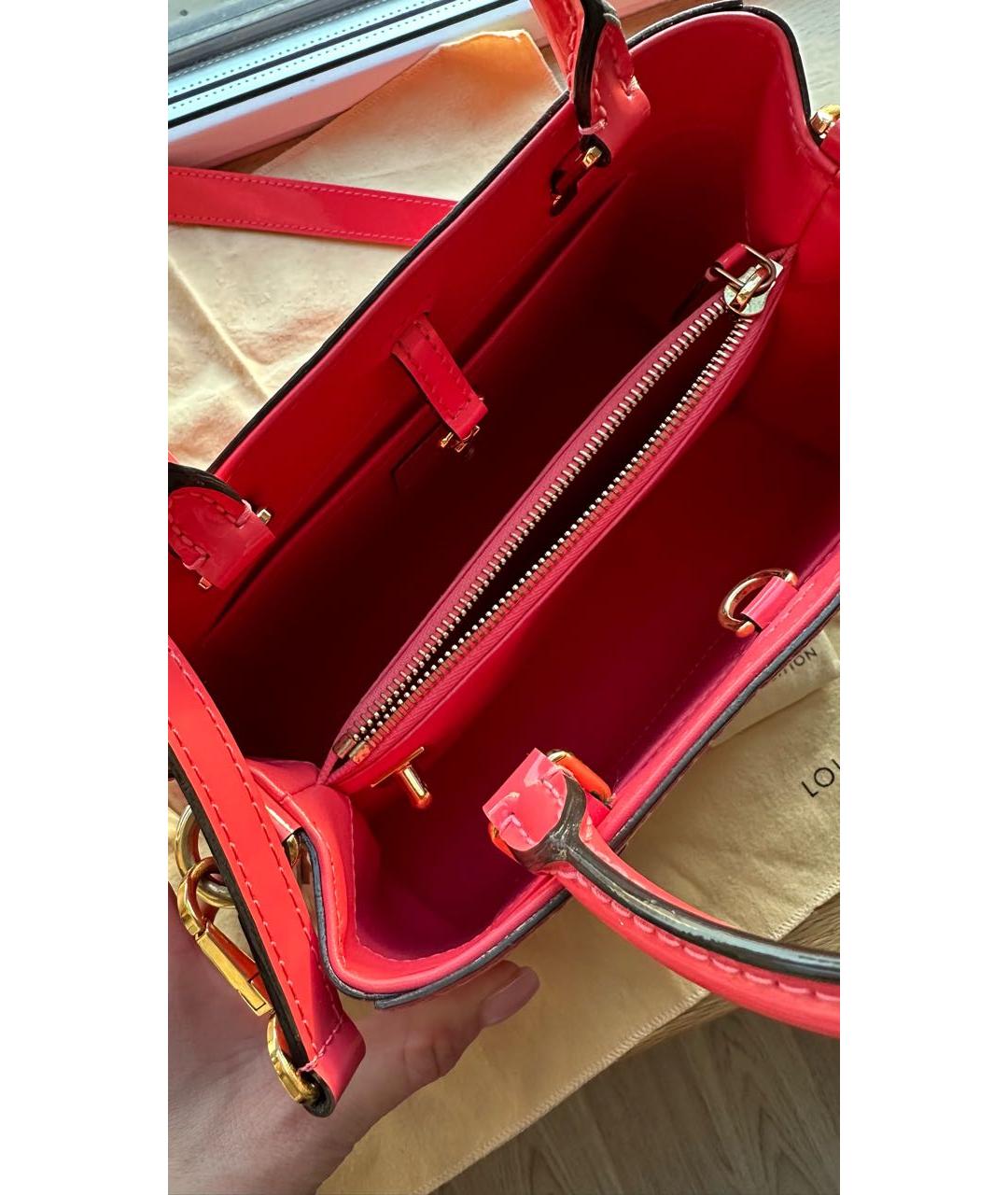 LOUIS VUITTON Коралловая сумка с короткими ручками из лакированной кожи, фото 4