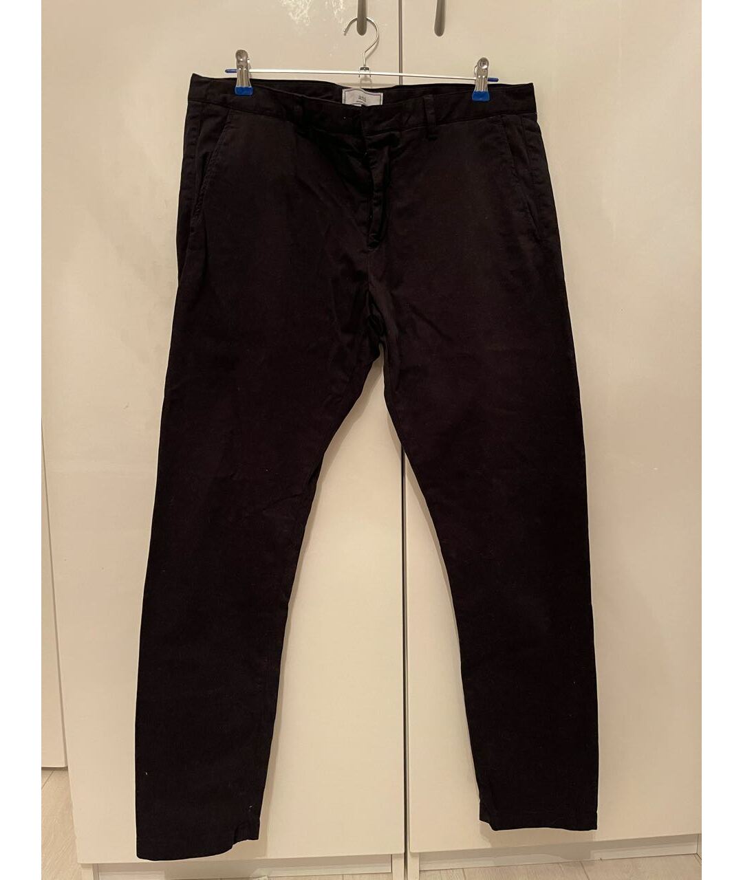 AMI Черные хлопко-эластановые брюки чинос, фото 5