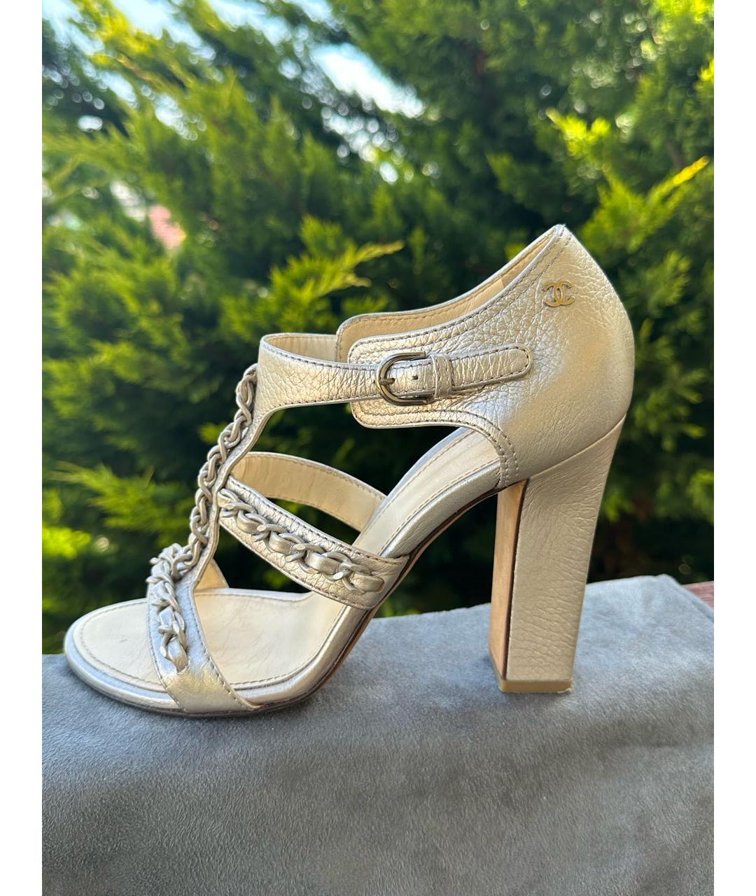 CHANEL PRE-OWNED Серебряные кожаные босоножки, фото 4