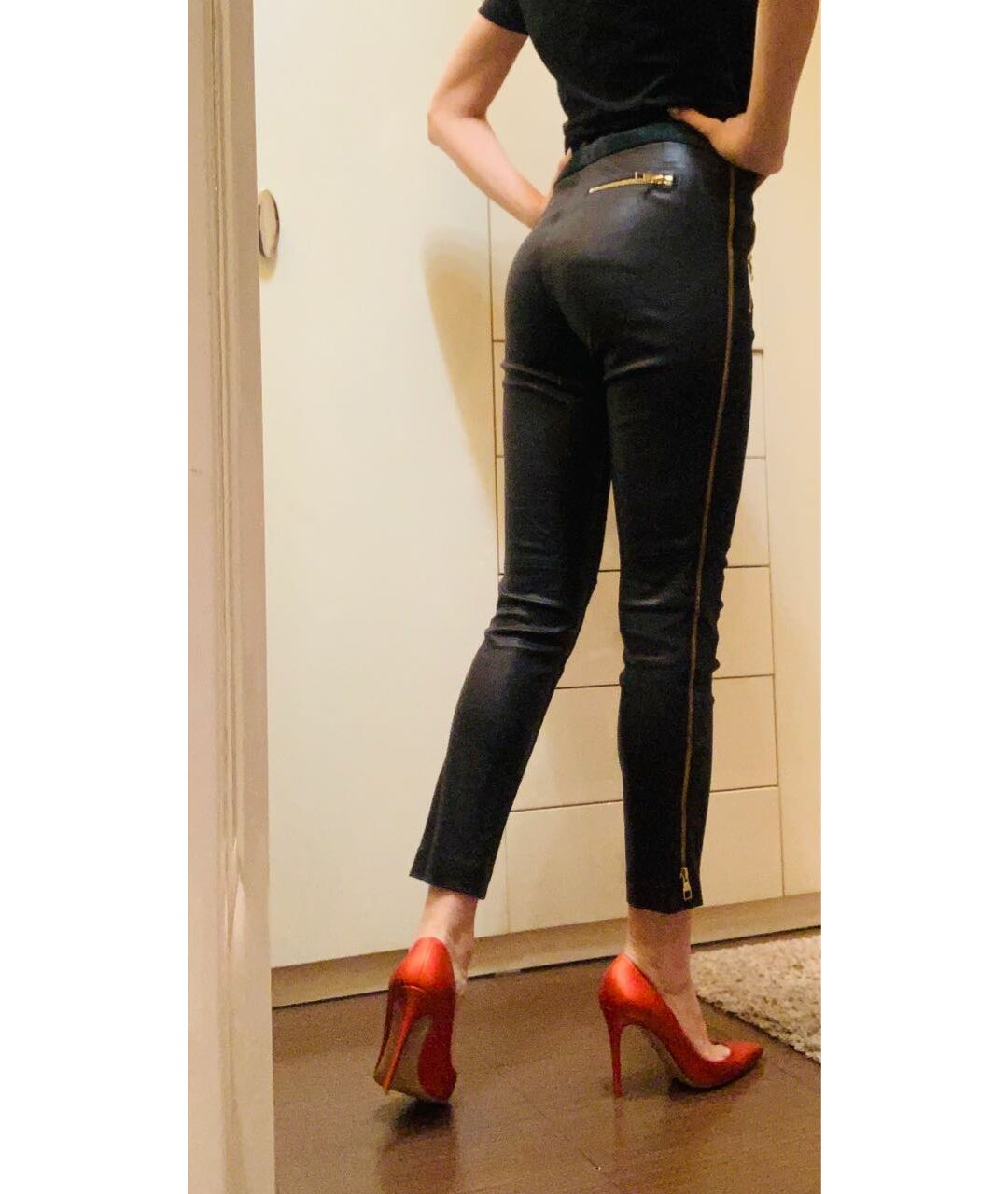 LOUIS VUITTON PRE-OWNED Черные кожаные брюки узкие, фото 6