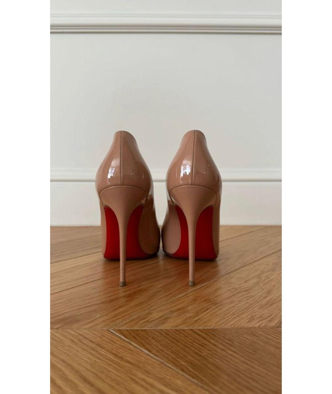 CHRISTIAN LOUBOUTIN Бежевые туфли из лакированной кожи, фото 2