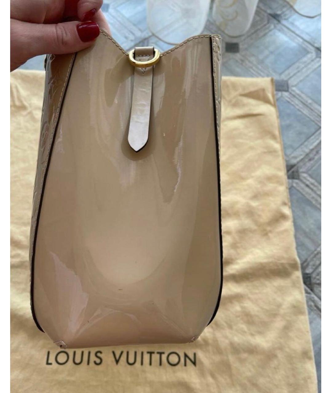 LOUIS VUITTON PRE-OWNED Бежевая сумка тоут из лакированной кожи, фото 4